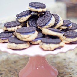 Easter Chocolate Chip Oreos